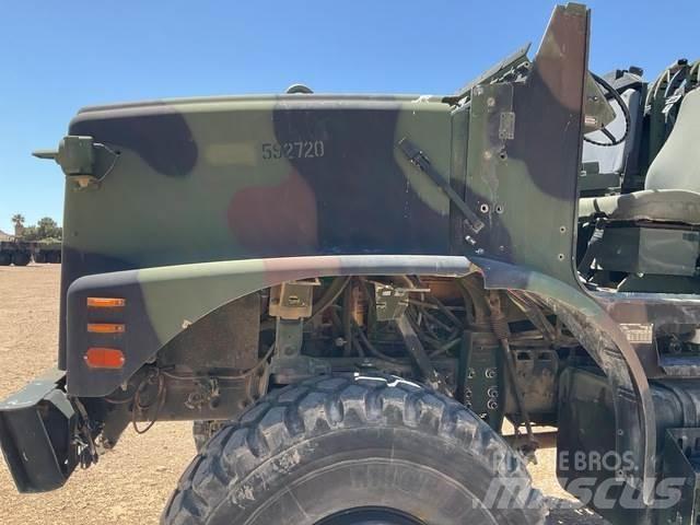 Oshkosh AMK23A1 貨箱式卡車