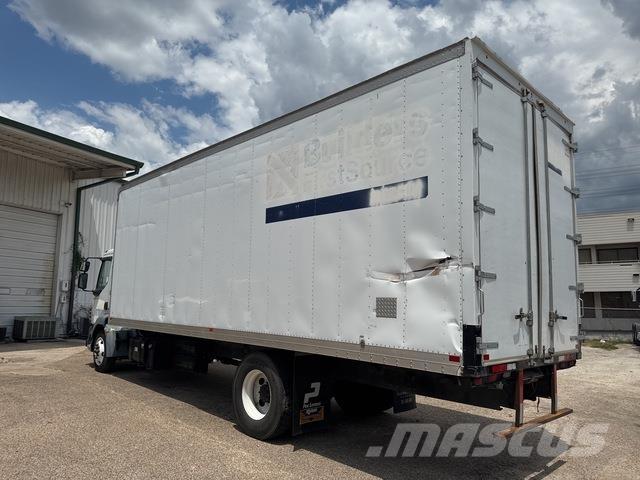 Peterbilt 220 貨箱式卡車