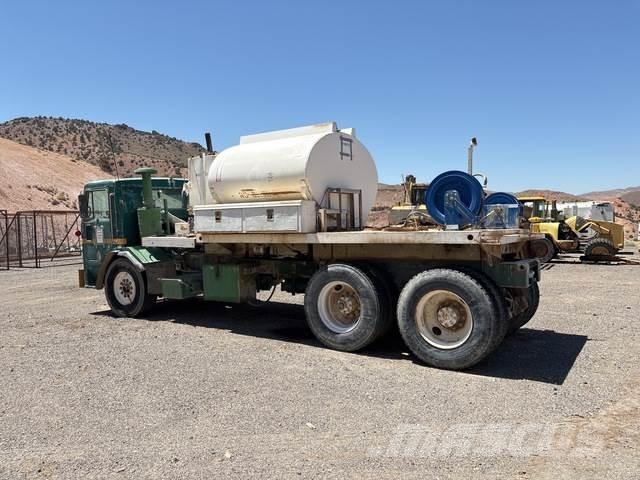 Peterbilt 320 運油車