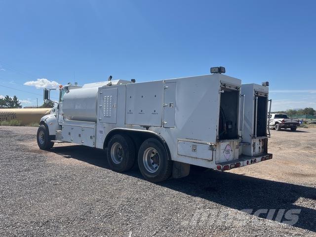 Peterbilt 335 運油車