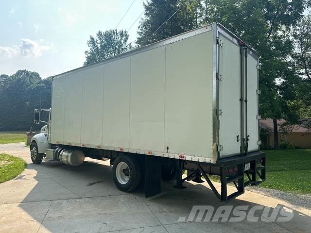 Peterbilt 337 貨箱式卡車