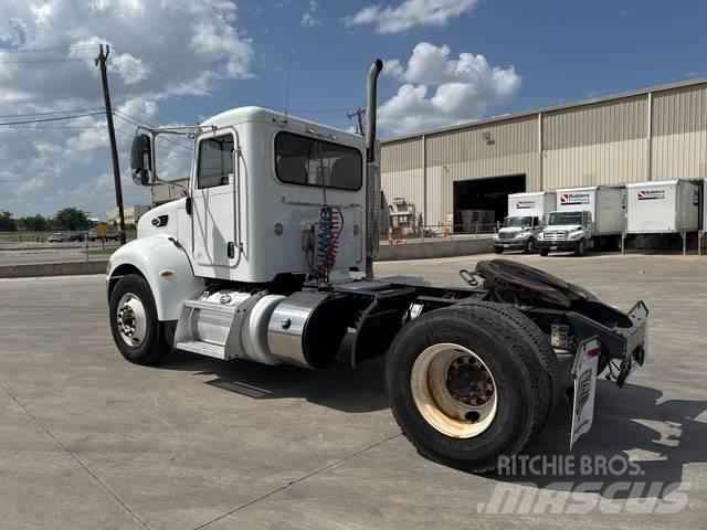 Peterbilt 337 曳引機組件