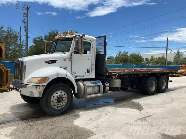 Peterbilt 348 平板式/側卸式卡車