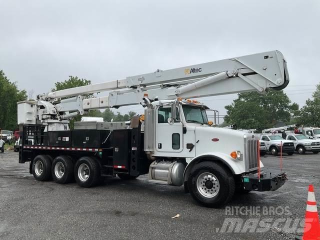 Peterbilt 357 卡車裝載高空作業車