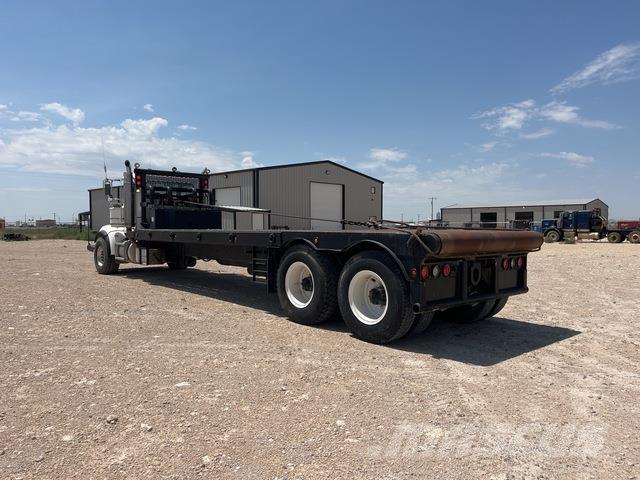 Peterbilt 367 平板式/側卸式卡車