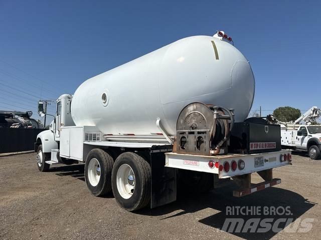 Peterbilt 382 運油車