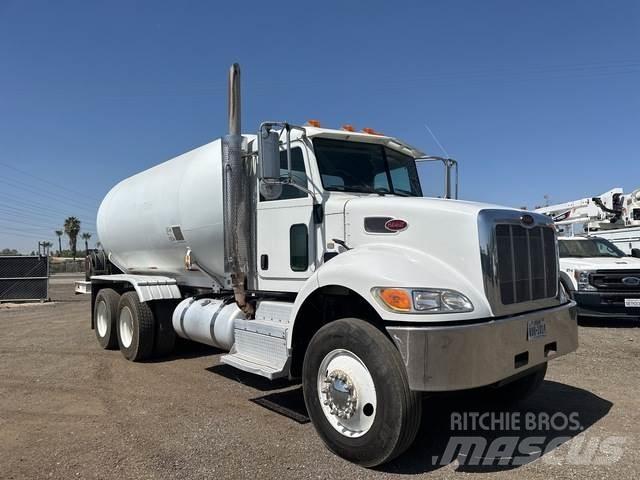 Peterbilt 382 運油車