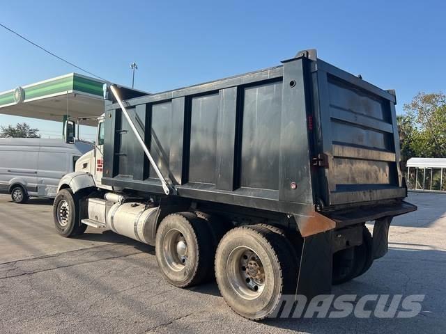 Peterbilt 384 傾卸式卡車
