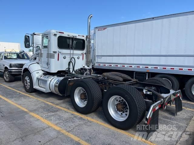 Peterbilt 384 曳引機組件