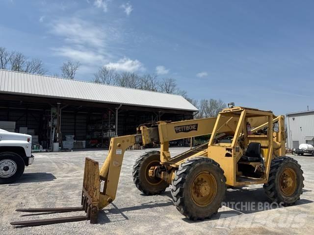 Pettibone 636 伸縮臂操作車
