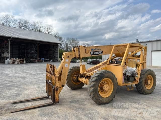 Pettibone 636 伸縮臂操作車