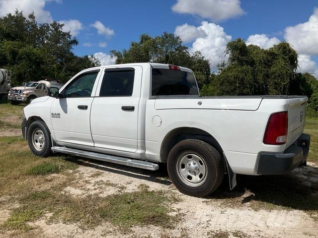 RAM 1500 皮卡.傳統半斗卡車/側卸板