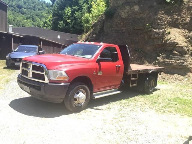 RAM 3500 平板式/側卸式卡車