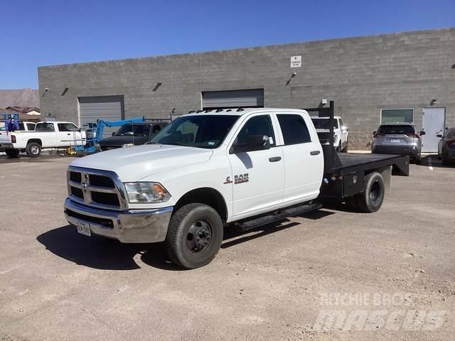 RAM 3500 平板式/側卸式卡車
