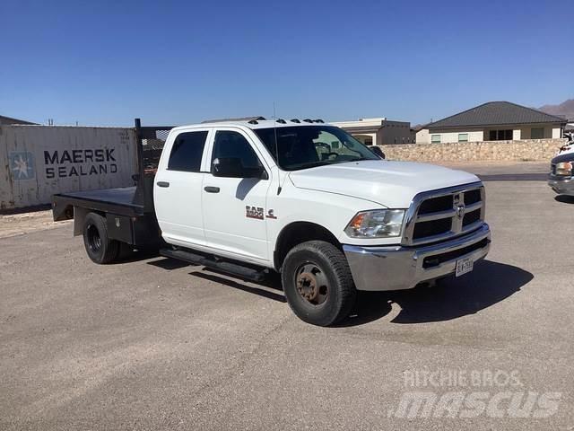 RAM 3500 平板式/側卸式卡車