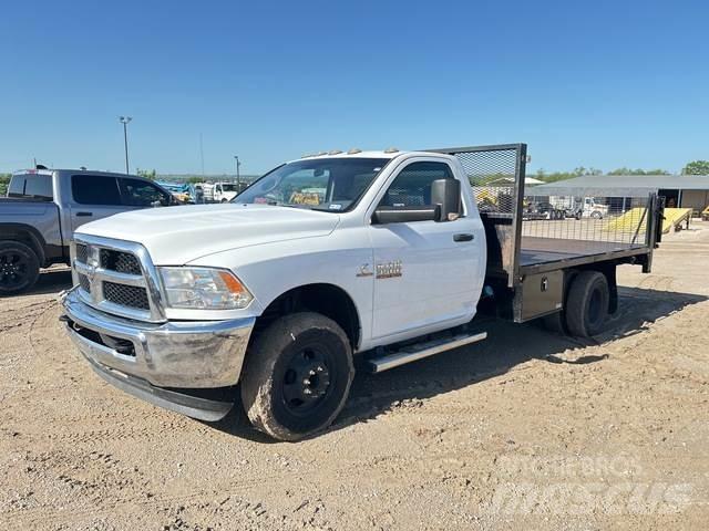RAM 3500 平板式/側卸式卡車