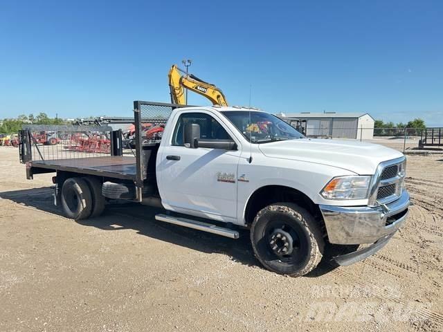 RAM 3500 平板式/側卸式卡車