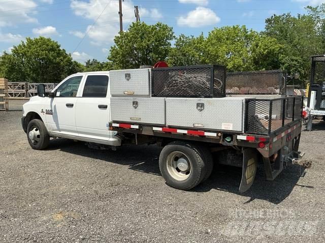 RAM 3500 平板式/側卸式卡車