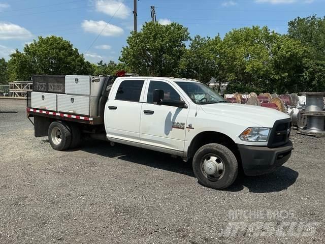 RAM 3500 平板式/側卸式卡車