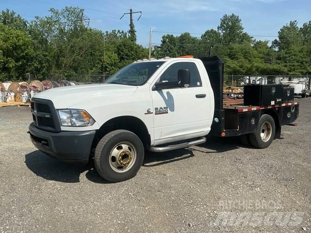 RAM 3500 平板式/側卸式卡車