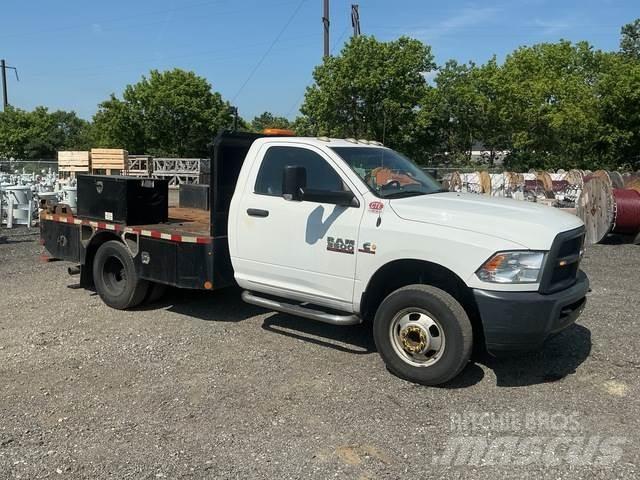 RAM 3500 平板式/側卸式卡車