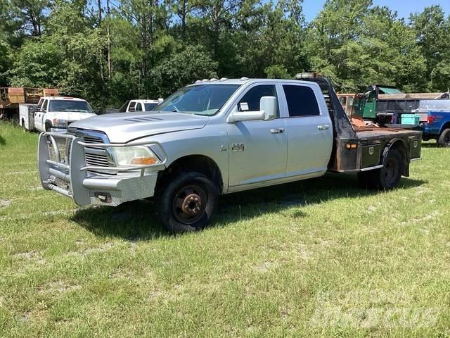 RAM 3500 平板式/側卸式卡車