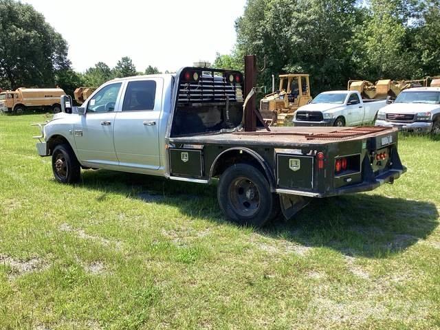 RAM 3500 平板式/側卸式卡車