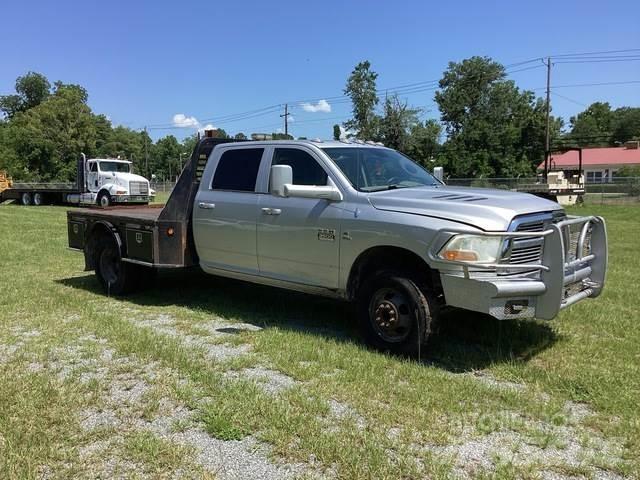 RAM 3500 平板式/側卸式卡車