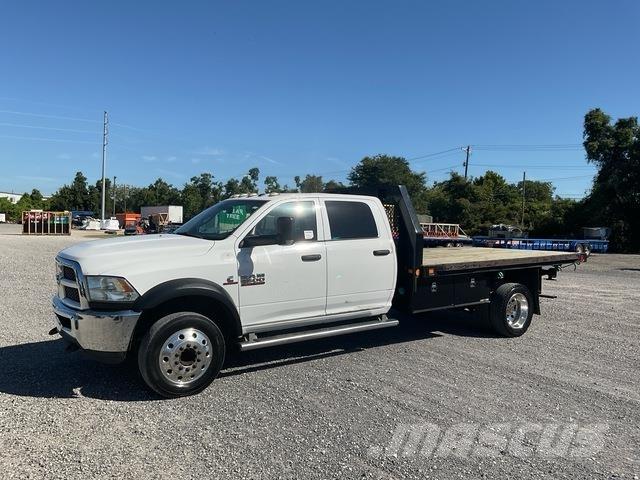 RAM 4500 平板式/側卸式卡車