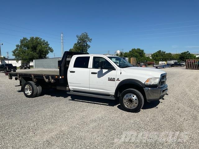 RAM 4500 平板式/側卸式卡車