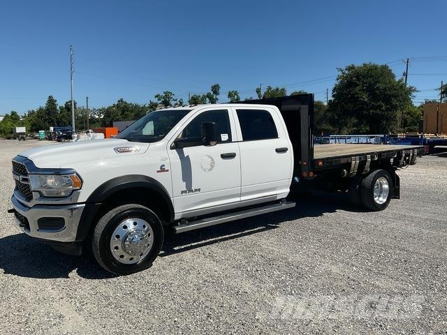 RAM 4500 平板式/側卸式卡車