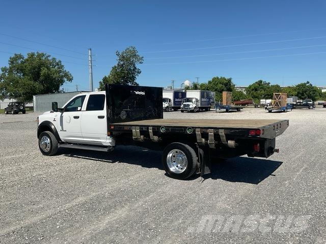 RAM 4500 平板式/側卸式卡車