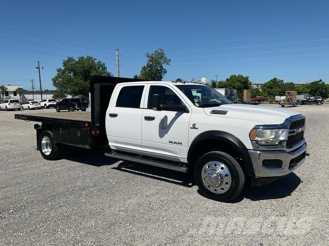 RAM 4500 平板式/側卸式卡車