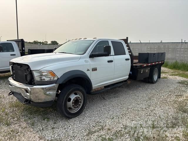 RAM 5500 平板式/側卸式卡車