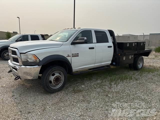 RAM 5500 平板式/側卸式卡車