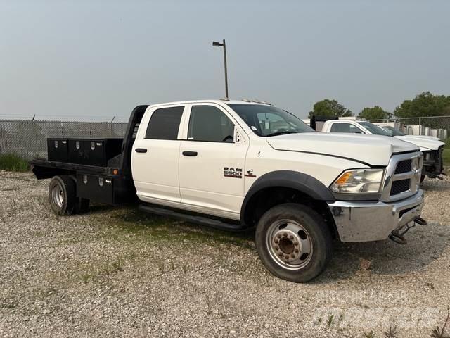 RAM 5500 平板式/側卸式卡車