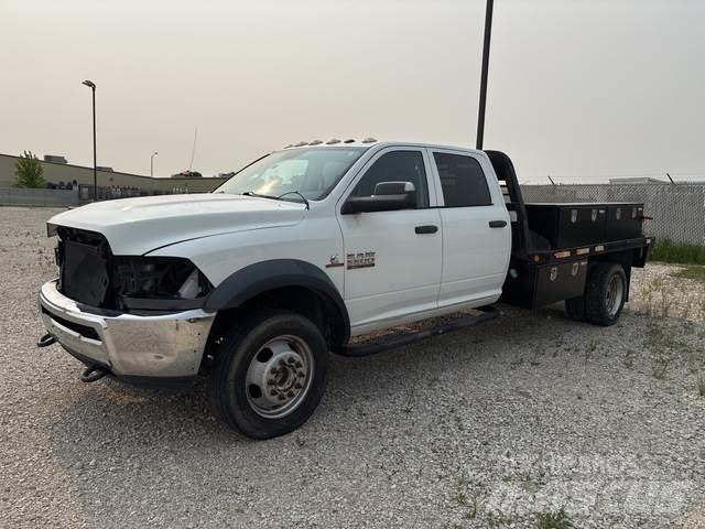 RAM 5500 平板式/側卸式卡車