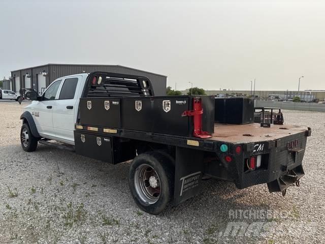 RAM 5500 平板式/側卸式卡車
