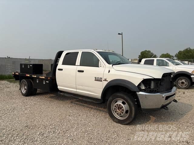 RAM 5500 平板式/側卸式卡車