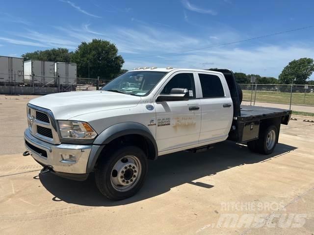 RAM 5500 平板式/側卸式卡車