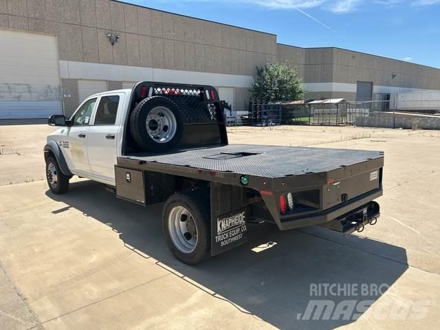 RAM 5500 平板式/側卸式卡車