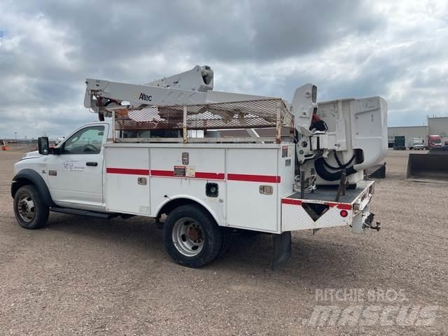 RAM 5500 卡車裝載高空作業車
