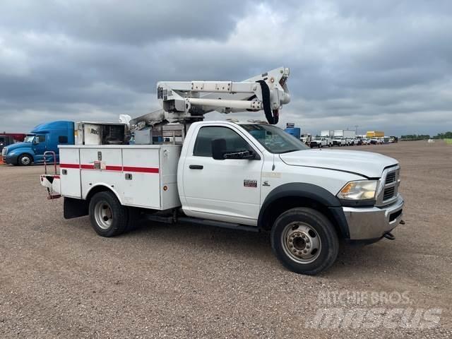 RAM 5500 卡車裝載高空作業車