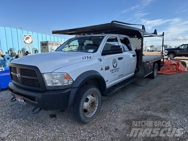 RAM 5500 平板式/側卸式卡車