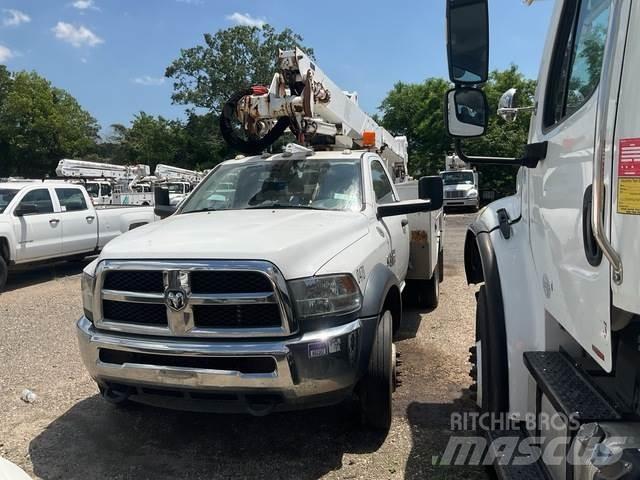 RAM 5500 卡車裝載高空作業車