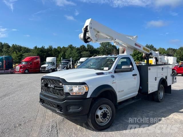 RAM 5500 卡車裝載高空作業車