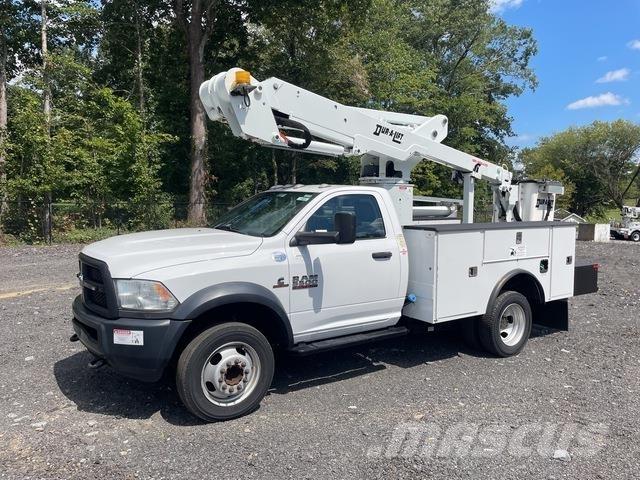 RAM 5500 卡車裝載高空作業車