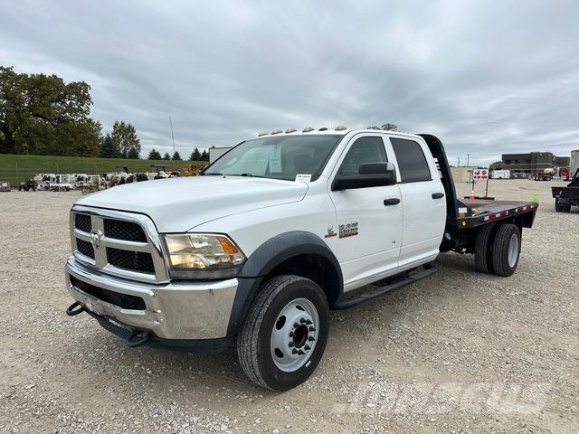 RAM 5500 平板式/側卸式卡車