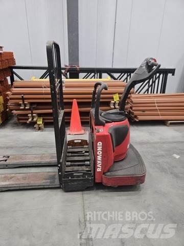 Raymond 8410 手拉式油壓拖板車