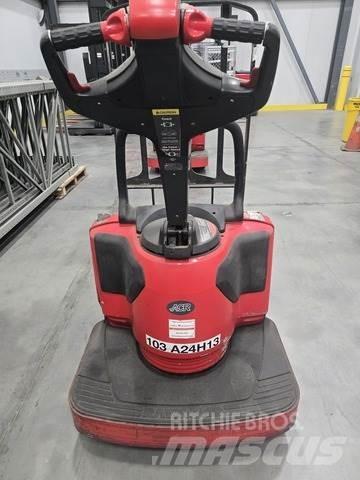 Raymond 8410 手拉式油壓拖板車